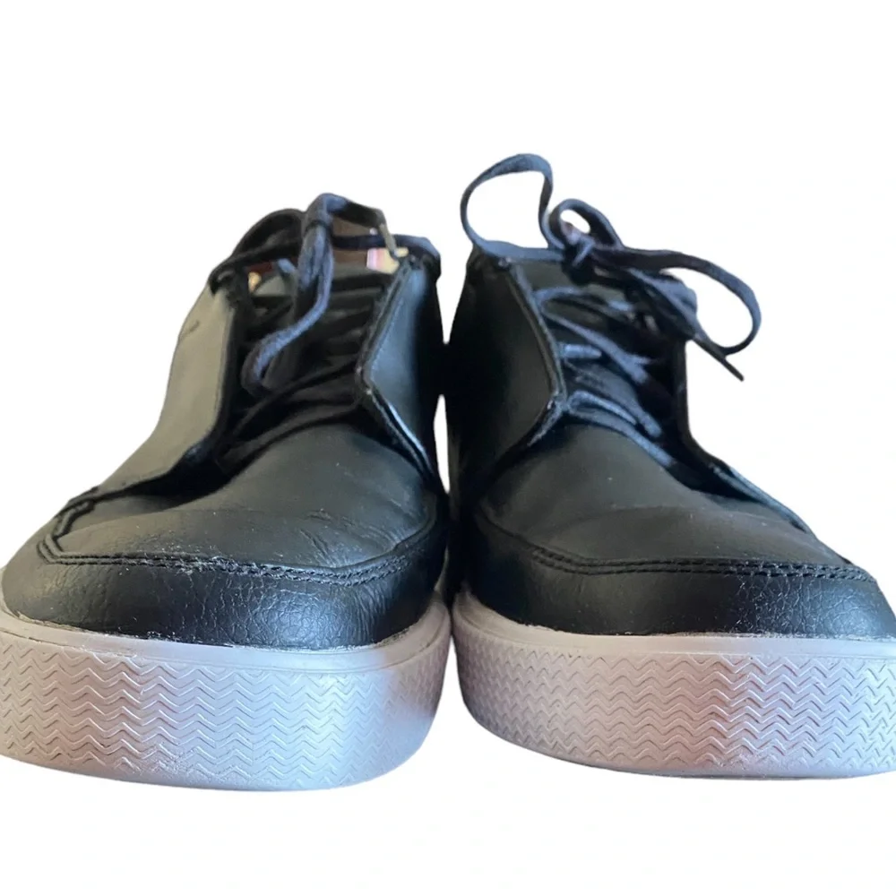 Men's Black Leather Low-Top Sneakers with Pink Sole